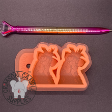 Load image into Gallery viewer, Chicken With Glasses Vent Clips Silicone Mold
