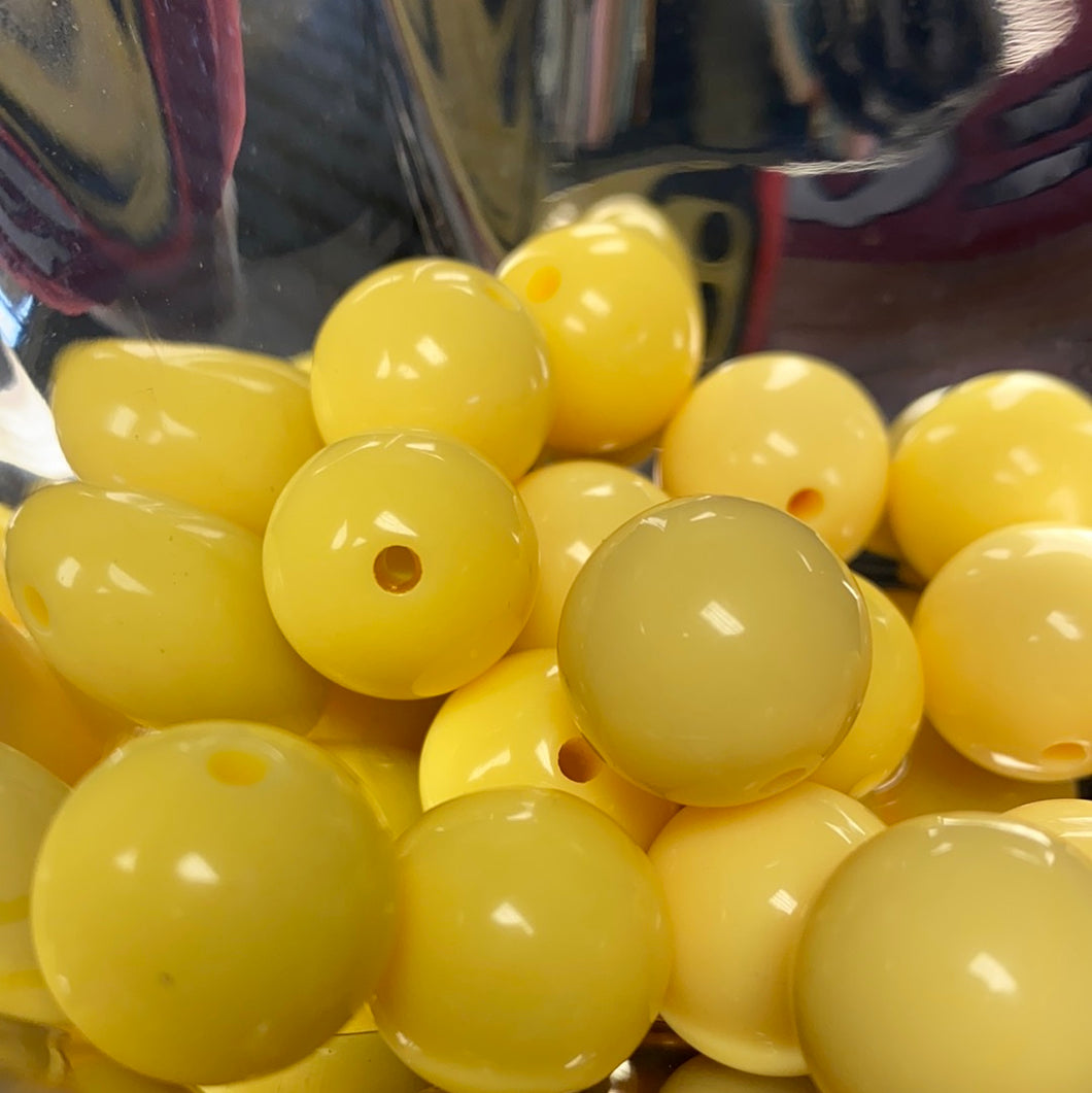 Bubblegum Beads Acrylic Pale Yellow Medium (2 Ct.)
