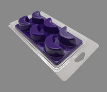 Load image into Gallery viewer, Moon Shaped Clamshell Tart Mold 6 Compartment 3.4 oz
